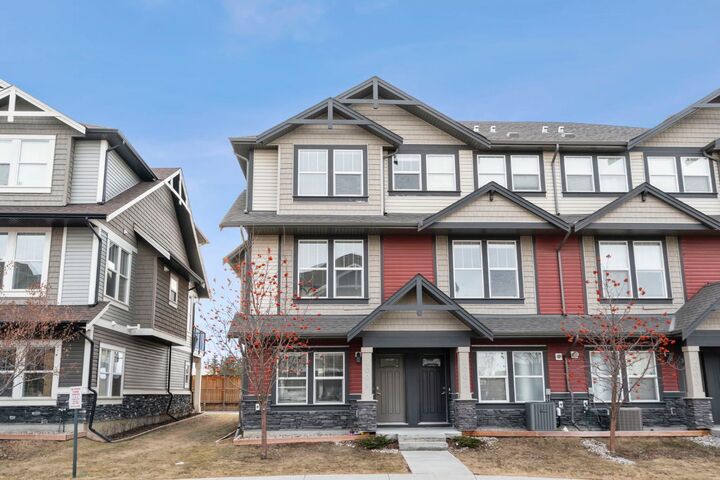 280 Williamstown Close NW 2001 — photo 1