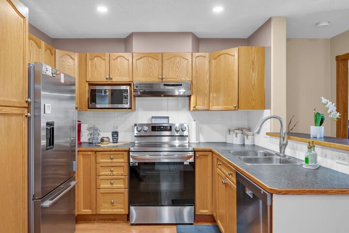 Property Photo:  728 Country Hills Road NW 106  AB T3K 5K8 