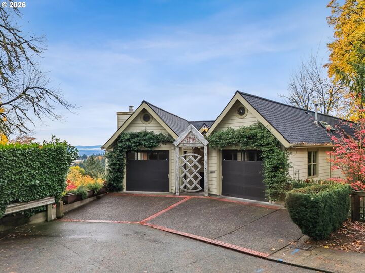 Property Photo:  1716 SW High St  OR 97201 