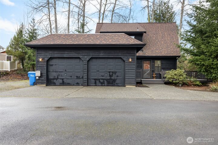 Property Photo: 1110 15th Avenue SW WA 98371