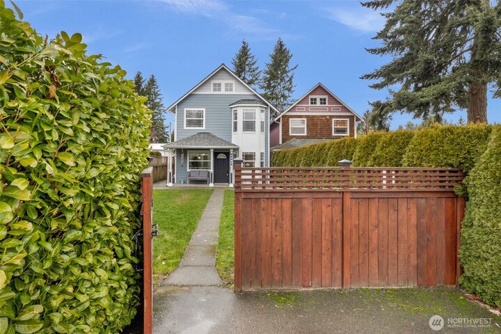 Property Photo:  2231  61st Street SE A  WA 98203 