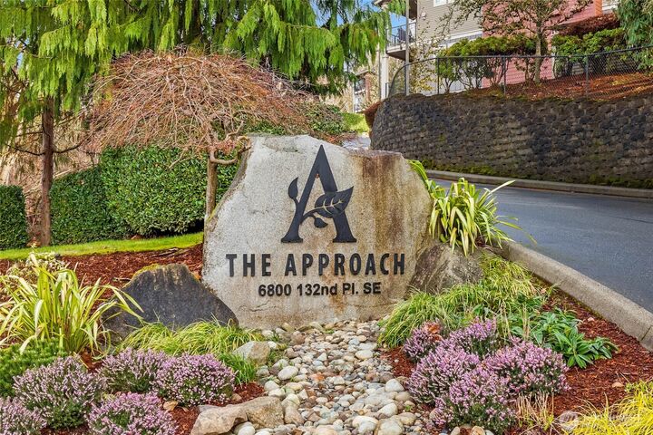 Property Photo: 6800 132nd Place SE E207 WA 98059