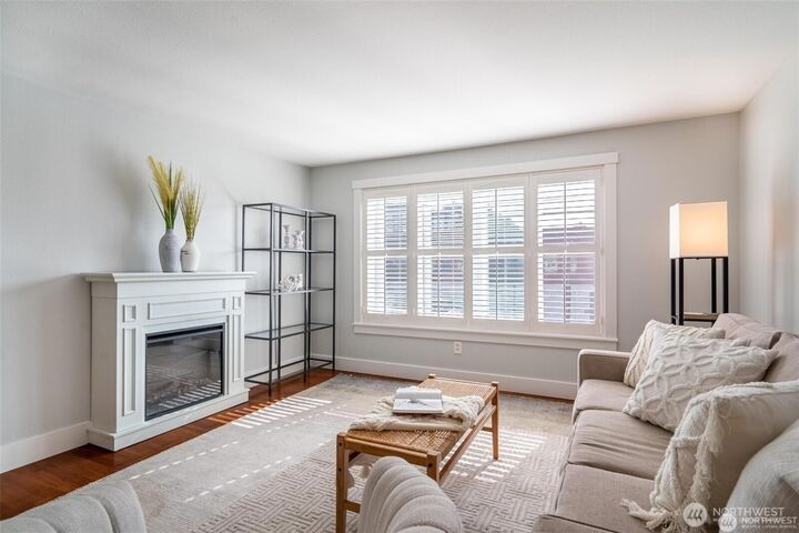 Property Photo:  25 N Broadway Street 301  WA 98403 