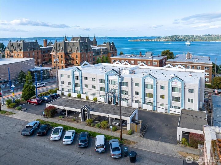 Property Photo:  25 N Broadway Street 301  WA 98403 
