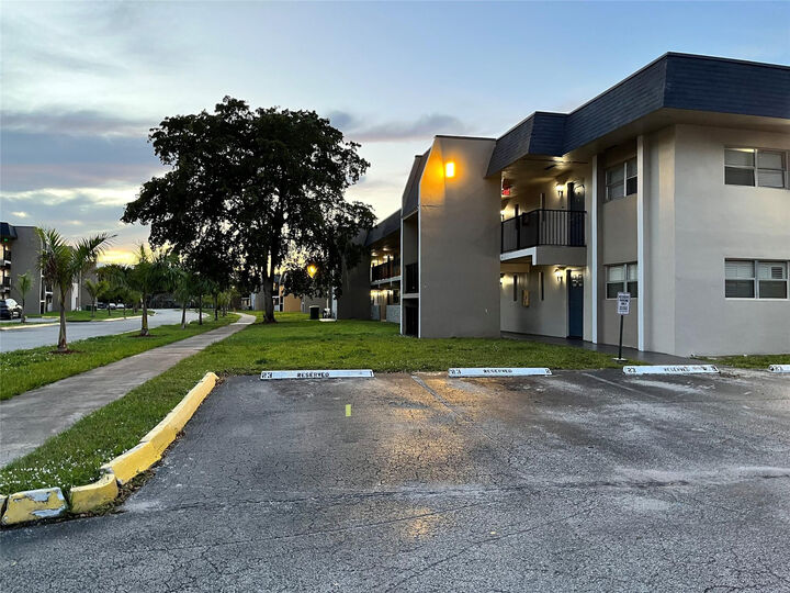 Property Photo:  7925 Fairview Drive 101  FL 33321 