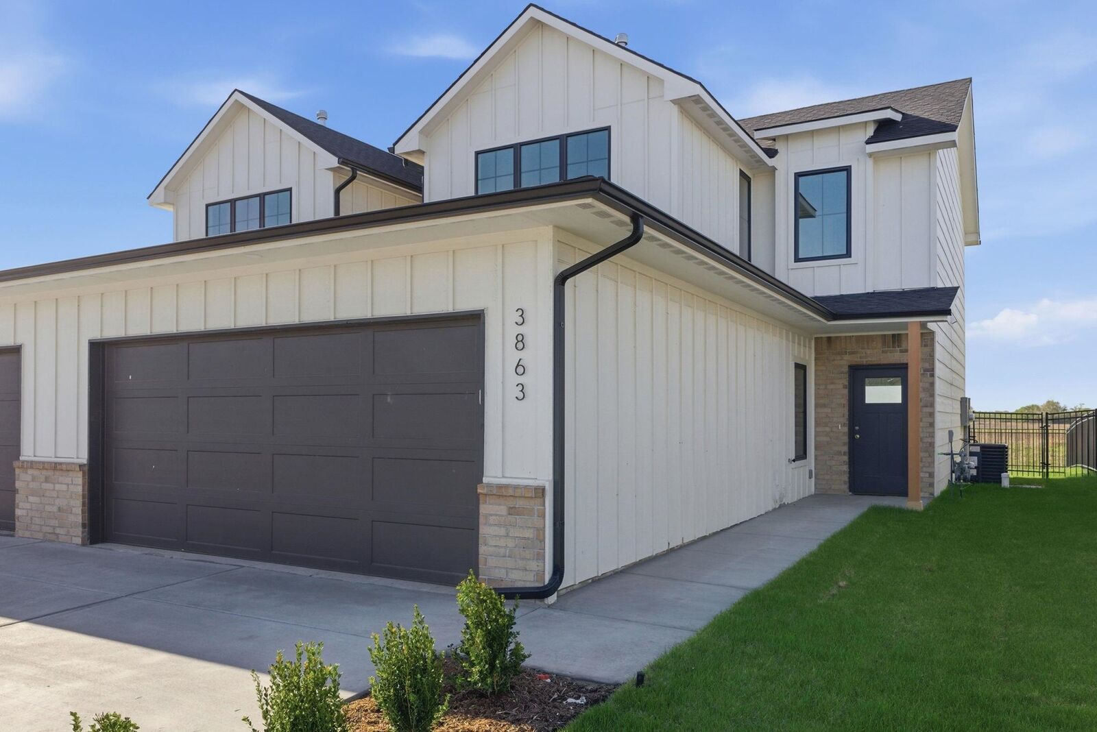 Property Photo:  3861 W Longleaf St  KS 67205 