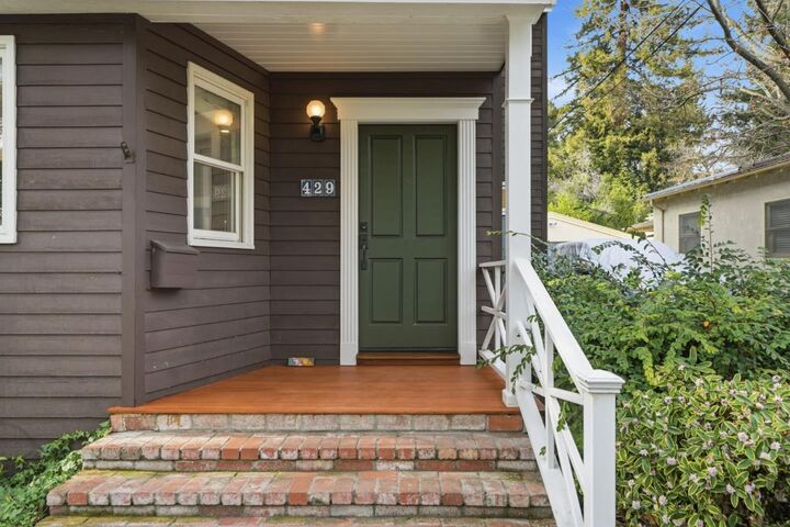 Property Photo:  429 Ruthven Avenue  CA 94301 