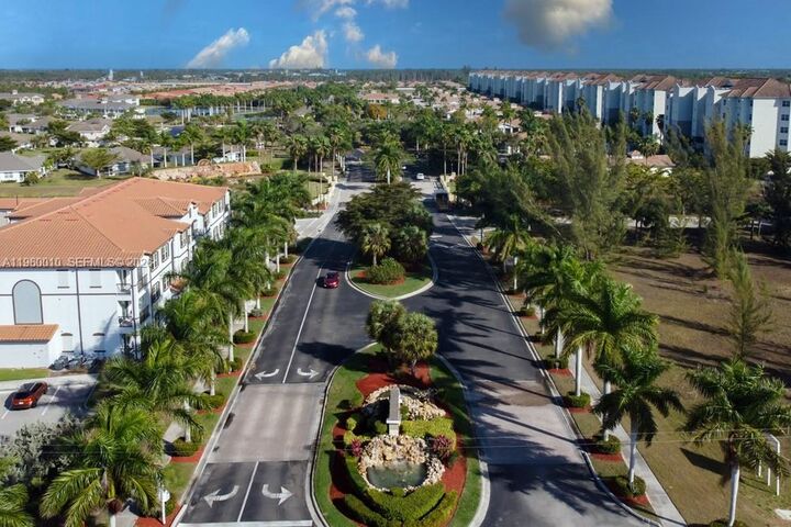 Property Photo:  4246 Liron Ave 203  FL 33916 