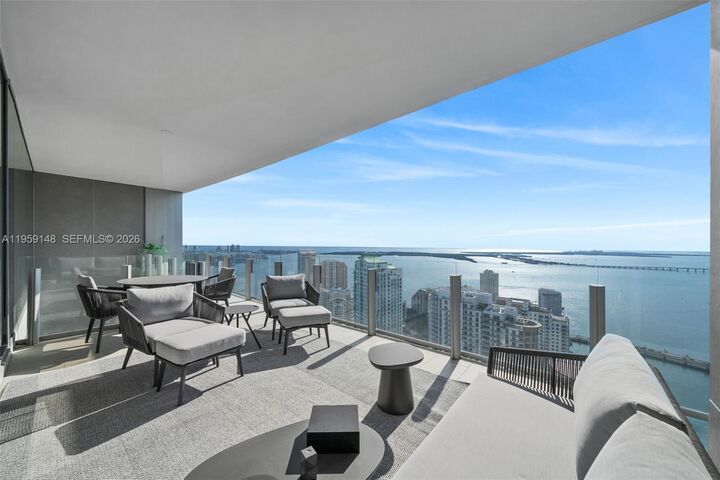 Property Photo:  300 Biscayne Blvd Way 4602  FL 33131 