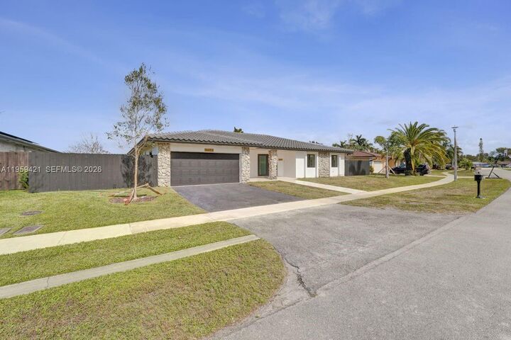 Property Photo:  16653 Golfview Dr  FL 33326 