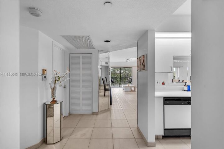 Property Photo:  901 SW 141st Ave 405M  FL 33027 