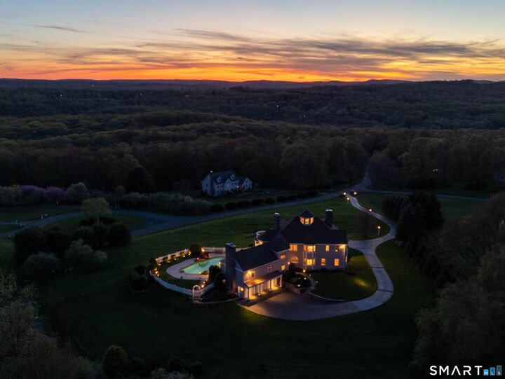 Property Photo:  7 Long Meadow Lane  CT 06896 