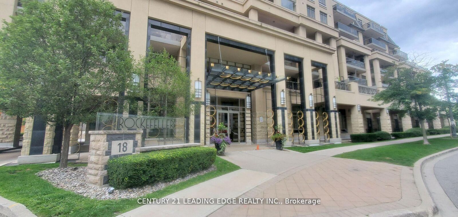 Property Photo: 18 Kenaston Gardens 212 ON M2K 1G8