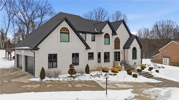 Property Photo:  1514 Fox Chase Dr  PA 15143 