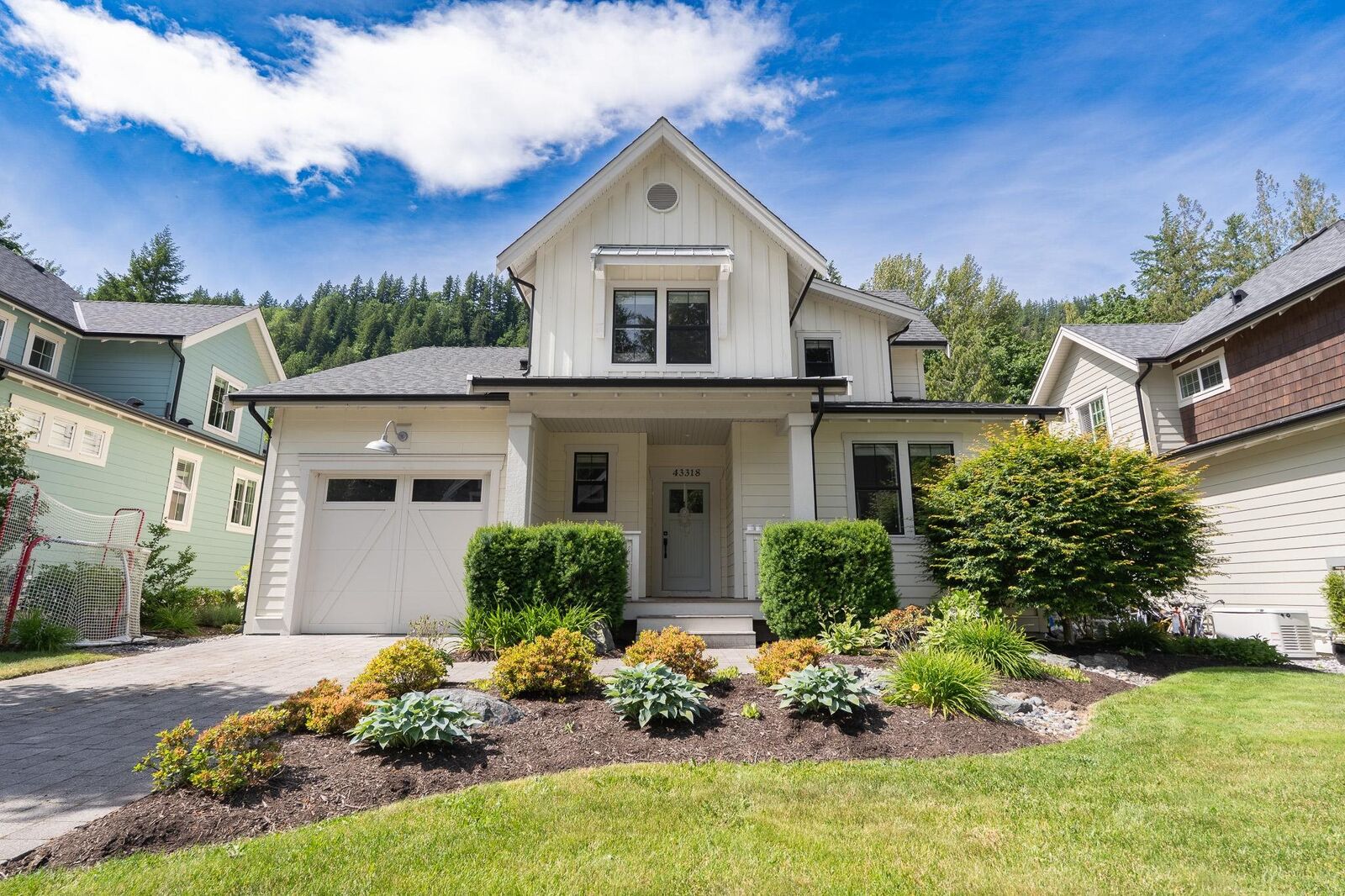 Property Photo: 43318 Creekside Circle BC V2R 0Z4