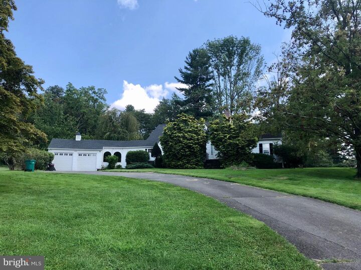 Property Photo:  20 Battlebrook Lane  NJ 08540 