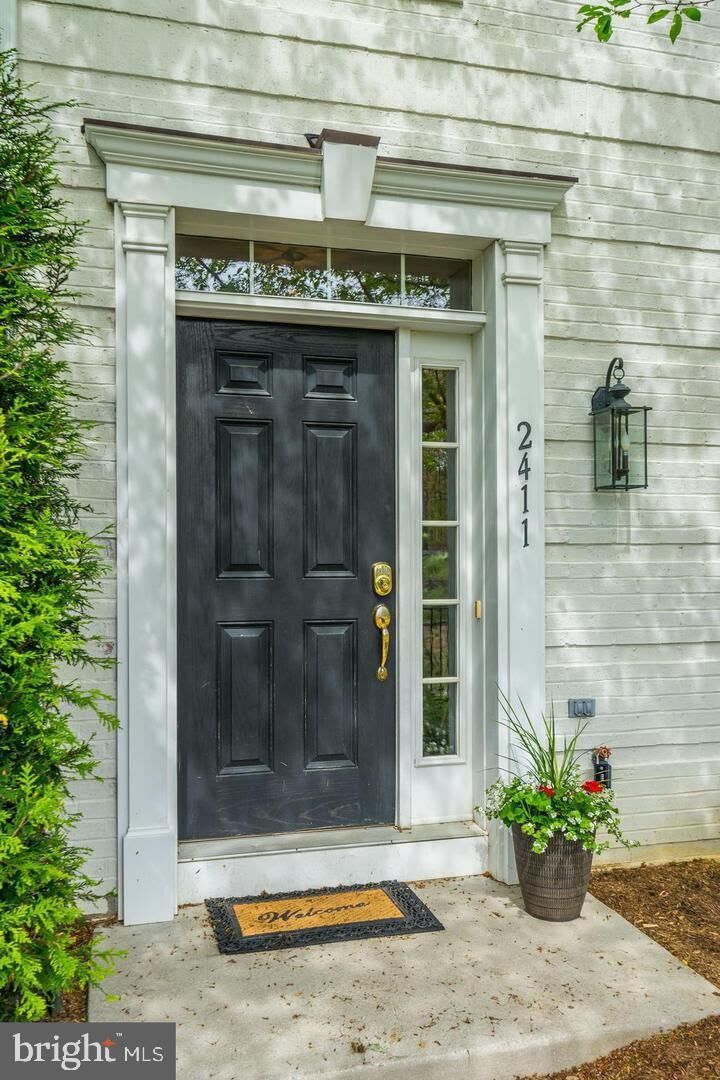 Property Photo:  2411 Huntington Park Drive  VA 22303 