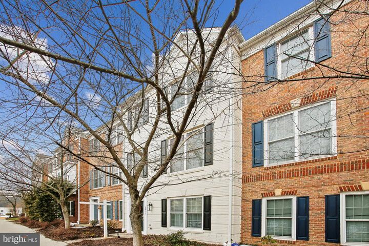 Property Photo:  2411 Huntington Park Drive  VA 22303 