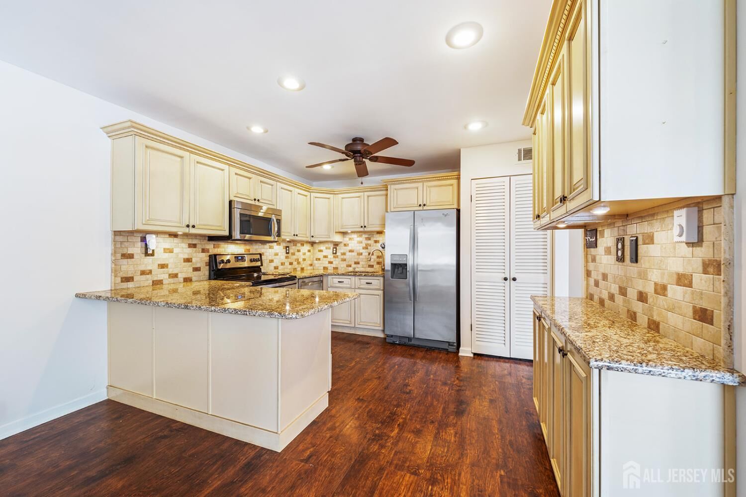 Property Photo:  21 Plaza Del Campillo A  NJ 07728 