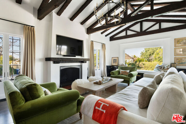 Property Photo:  3922 Glenridge Dr  CA 91423 