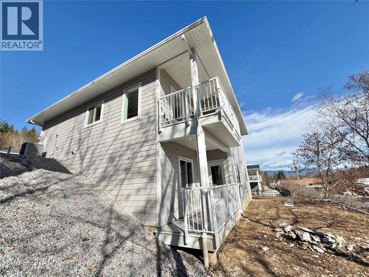 Property Photo: 806 Cliff Avenue 103 BC V0E 1V1