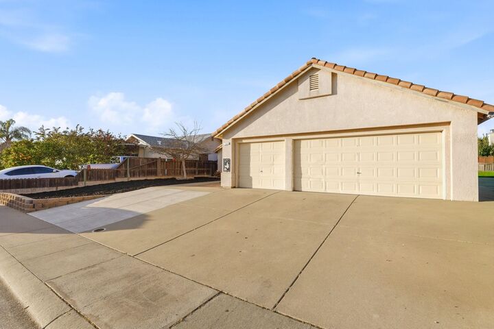 Property Photo:  799 Morgans Ranch Cir  CA 95632 