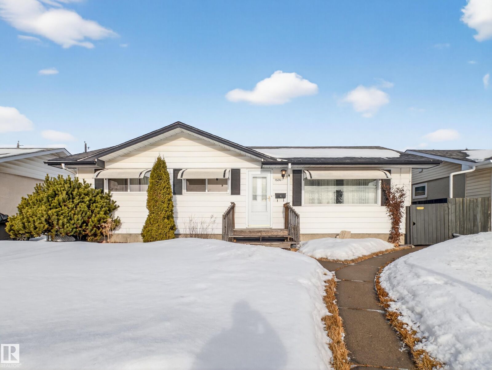 Property Photo:  16050 95 Avenue NW  AB T5P 0A7 