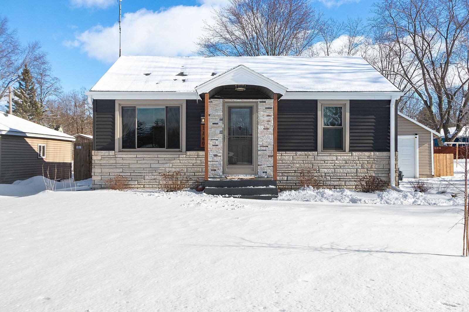Property Photo:  1140 Evergreen St S  WI 54166 
