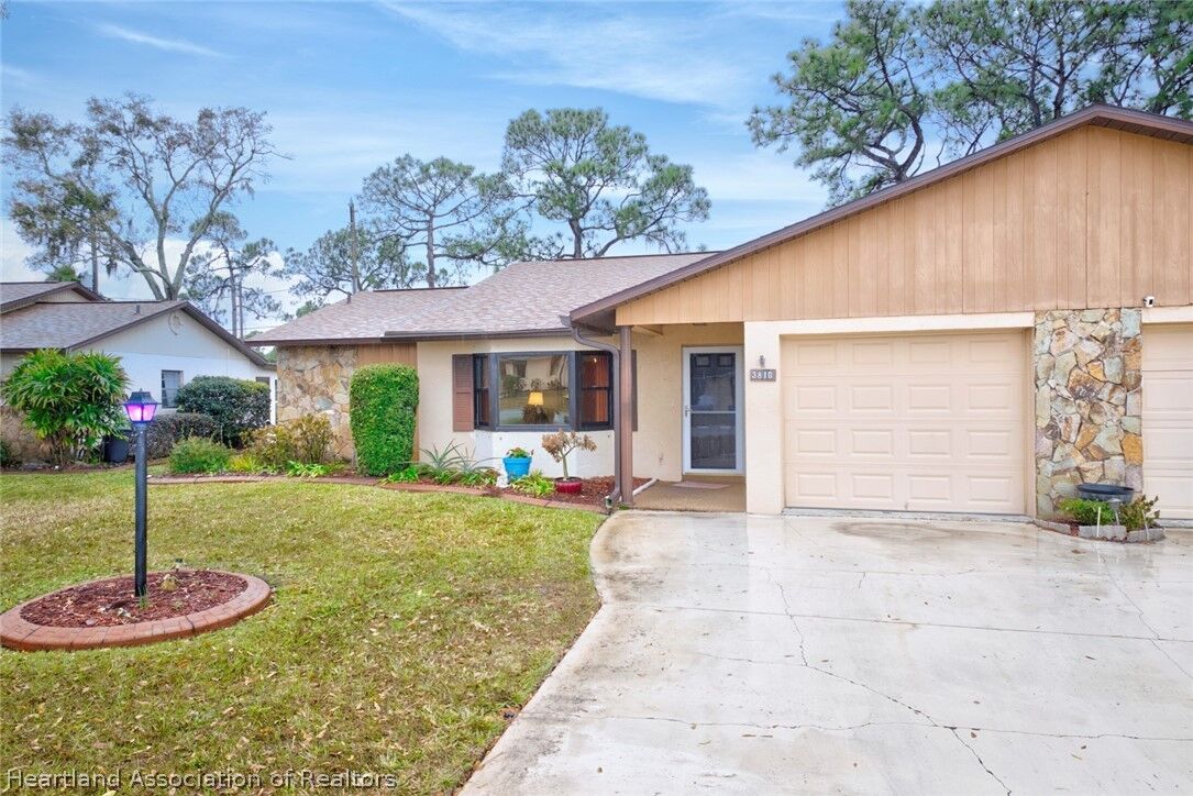 Property Photo:  3810 Thunderbird Hill Circle  FL 33872 