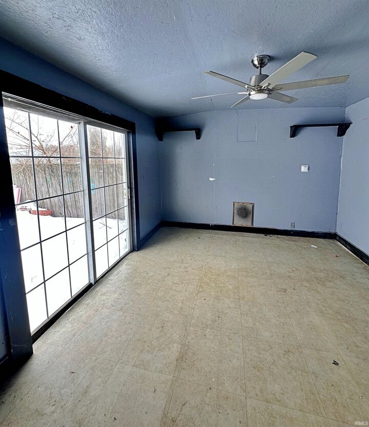 Property Photo: 701 Park Street IN 47553