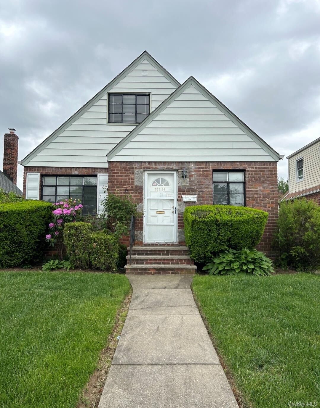 Property Photo:  22754 Murdock Avenue  NY 11429 