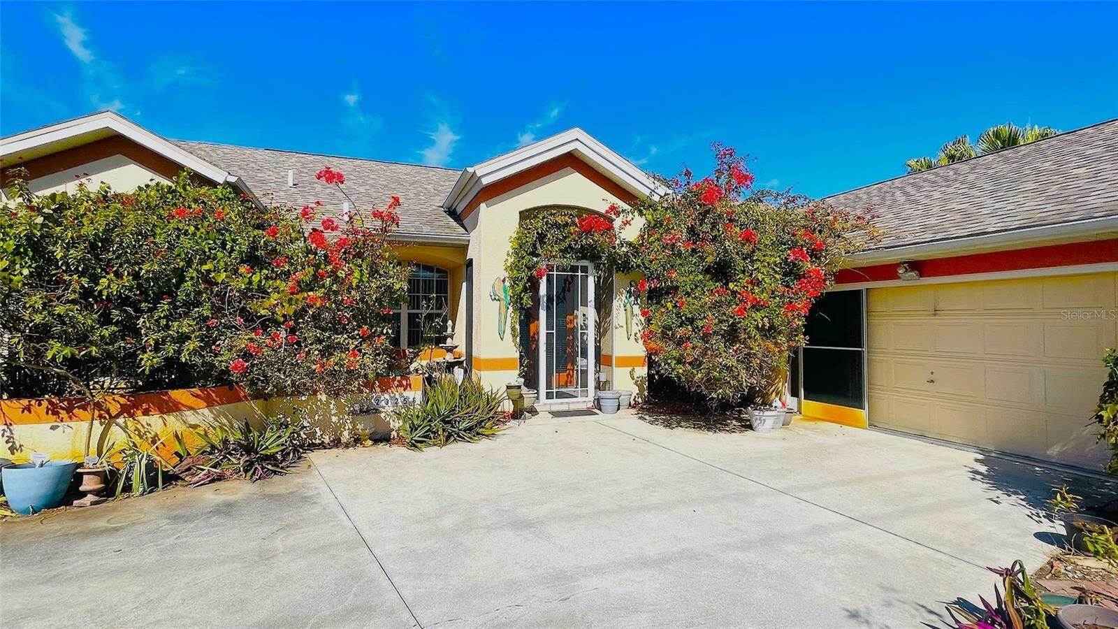 Property Photo:  23256 Peachland Boulevard  FL 33954 