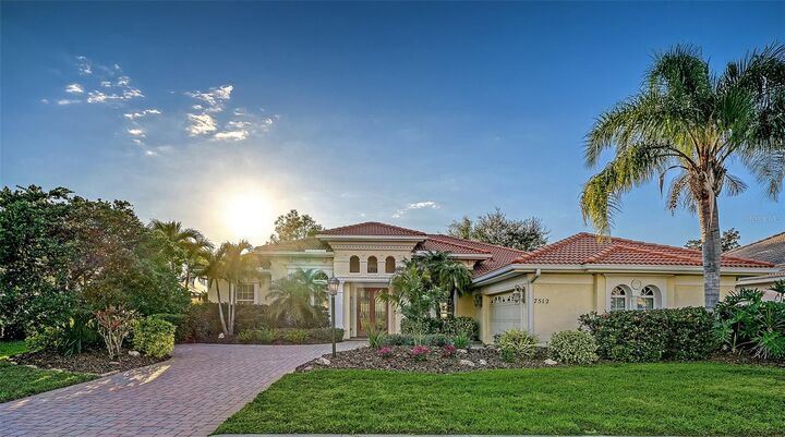Property Photo:  7512 Abbey Glen  FL 34202 