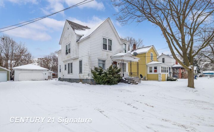 Property Photo: 216 N Grant Street MI 48708