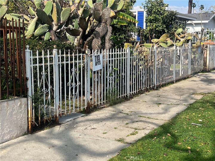 Property Photo:  713 S Flower  CA 90301 