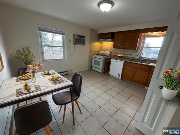 Property Photo:  368 New York Avenue 2  NJ 07071 