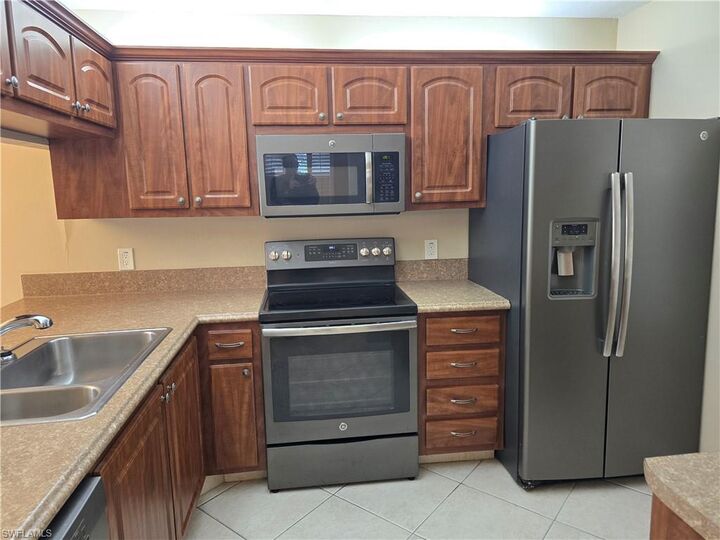 Property Photo:  2656 Kings Lake Blvd 7-101  FL 34112 