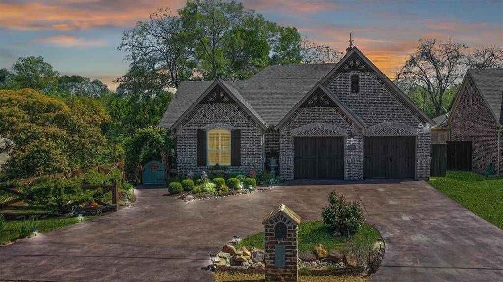 Property Photo: 523 S Dallas Street TX 75495