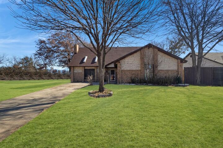 Property Photo:  6 Crest Court  TX 75065 