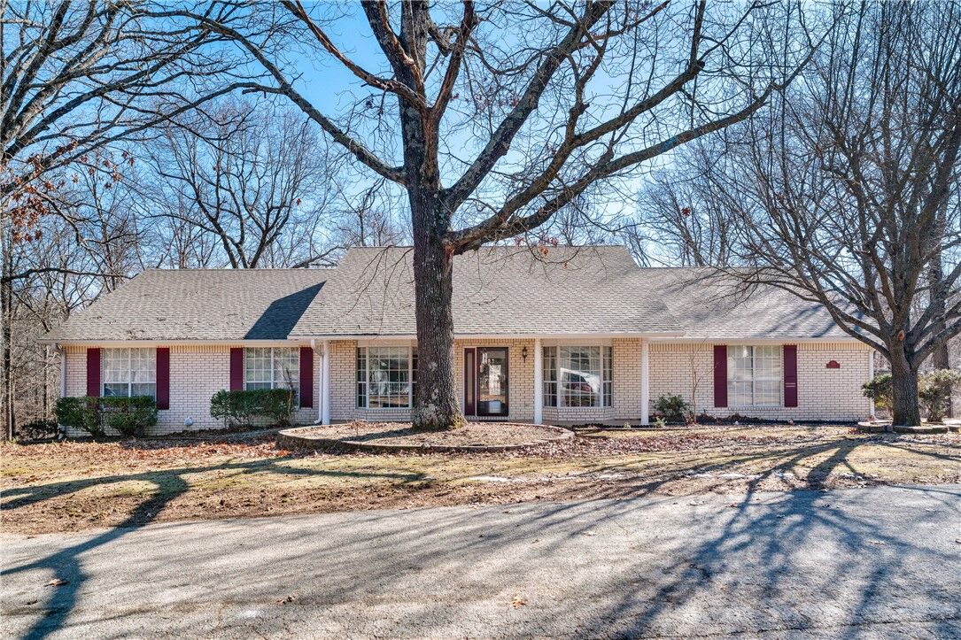 Property Photo:  106 E Woodlou Lane  AR 72756 