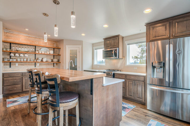 Property Photo:  16732 Contorta Place  OR 97739 