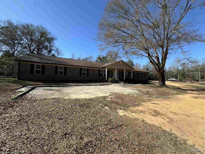 Property Photo:  95 Danielle Ln  FL 32533 