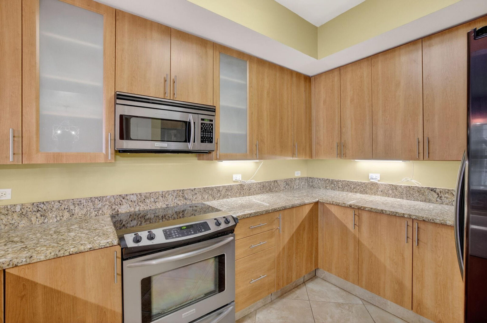 Property Photo:  2633 NE 14th Avenue 101  FL 33334 