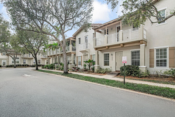 Property Photo:  2407 NW 5th Street  FL 33426 