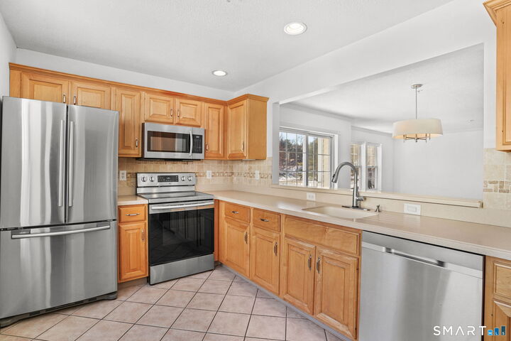 Property Photo:  631 Danbury Road Apt 28  CT 06877 