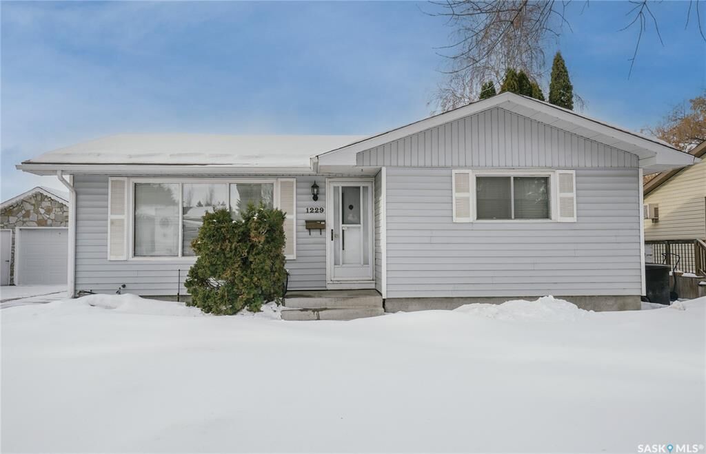 Property Photo:  1229 Elevator Road  SK S7M 3X1 