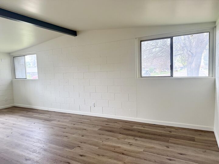 Property Photo:  210 Sequoia Drive  CA 93221 