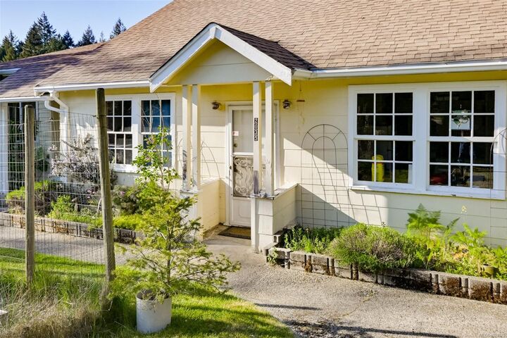 Property Photo: 2035 Herd Rd BC V9L 5W3