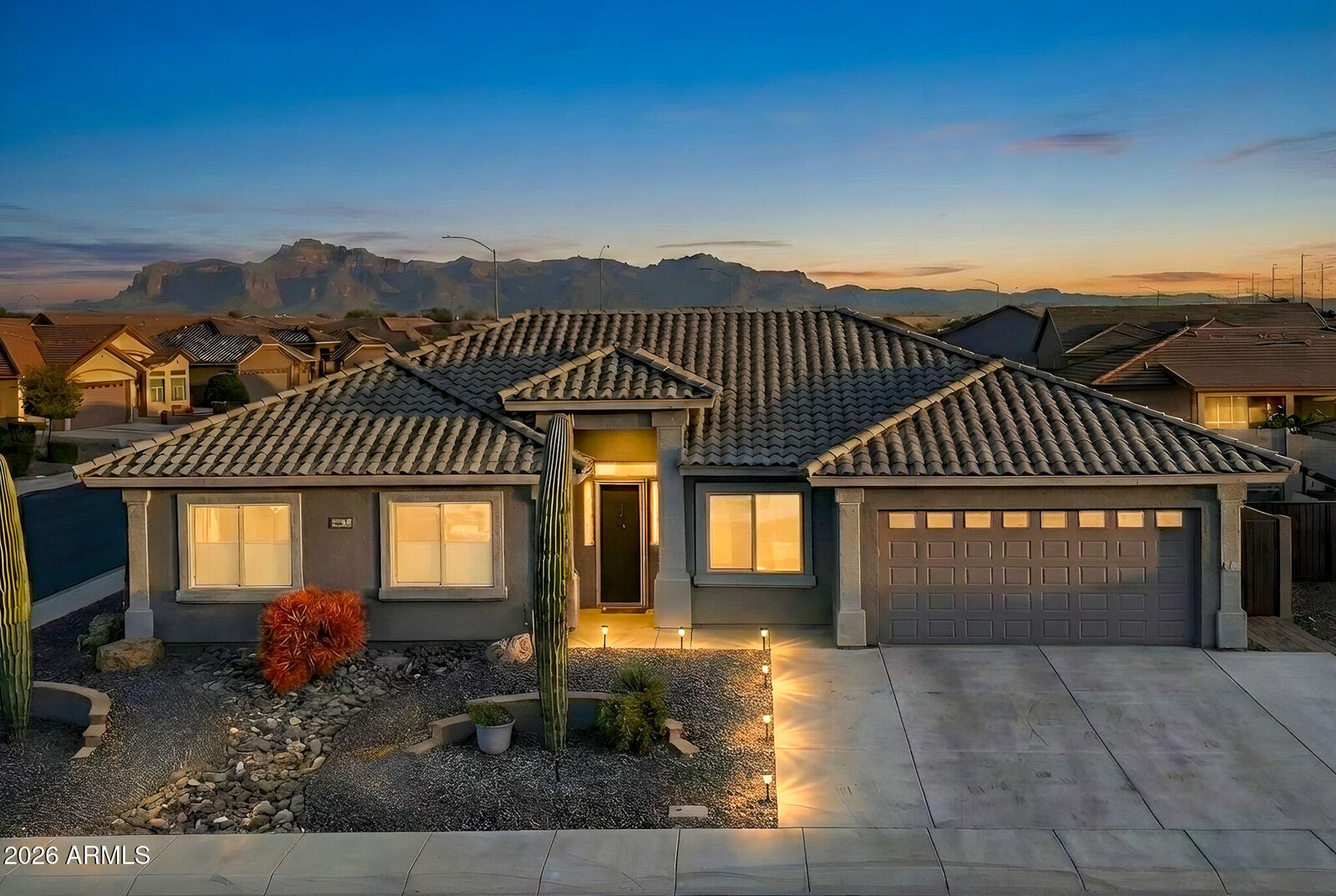 Property Photo:  3041 S Lindenwood Circle  AZ 85212 