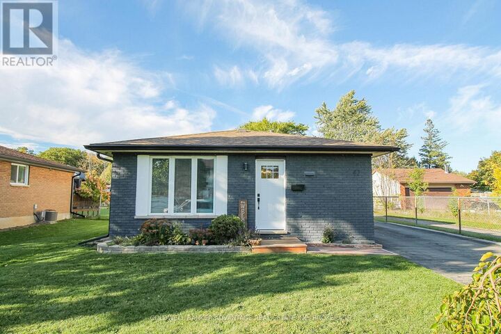 Property Photo:  42 Newleaf Crescent  ON L3C 6B4 